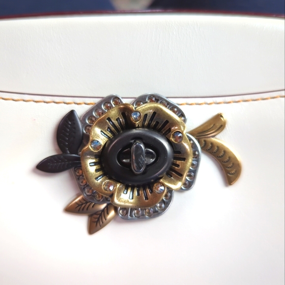 Coach Handbags - Rare 1941 Tea rose Turnlock Camera bag with C chain